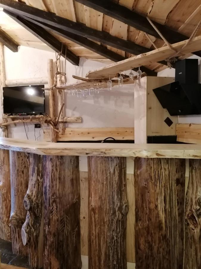 Casuta Con Villa Fundata Bagian luar foto